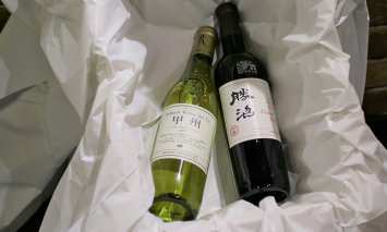 B2-616．勝沼ぶどうの丘推奨 赤白ワイン（各１本）Ｃセット