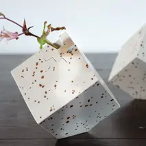 花器 キューブ(中) 白 【一輪挿し 手作り 陶器 オブジェ インテリア 癒し 贈り物】(H038108)