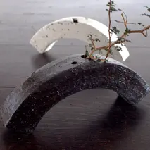 花器 アーチ 白・黒セット 【一輪挿し 手作り 陶器 オブジェ インテリア 癒し 贈り物】(H038115)