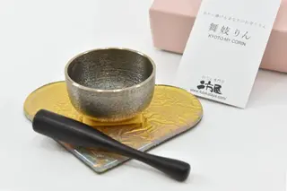 京都・二方屋「舞妓りん（MY CORIN）ガラスハート＜金箔＞」〈工芸品おりん音色インテリアおしゃれ仏具リフレッシュガラスハート雑貨日用品〉 
