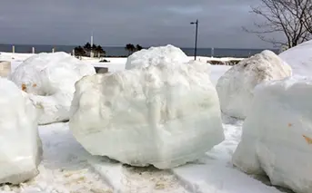 2000-3 オホーツク海の流氷（約１トン）
