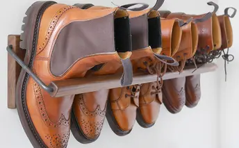 Sneaker wall スニーカーウォール  SW-680WN ウォールナット（おおよそ3足収納 ウォルナット無垢材 壁掛け 木製 シューズラック スリッパラック）【配達不可：沖縄・離島】 雑貨 日用品 家具 