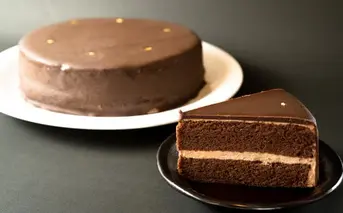 AS6001n_ ザッハトルテ チョコレートケーキ 18cm【スイーツ デザート ケーキ ギフト プレゼント 冷凍 6号】