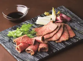 (冷凍)大和榛原牛 プレミアム ローストビーフ 250ｇ ソース付 ／ うし源 本店 ふるさと納税 イチボ ヒウチ 父の日 母の日 手土産 奈良県 宇陀市 お中元 贈答用 贈り物 暑中見舞い お土産 お歳暮 内祝いまとめ買い 美味しい部位 キャンプ 送料無料 正月