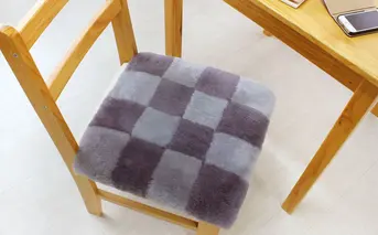 奈良 (株)マスダ製 ムートン座布団 4枚組 チェック柄 ネイビー 40cm×40cm／ ムートン 羊毛皮 羊毛 スプリングラム 100％使用 座布団 ラグ インテリア オールシーズン 通年 贈り物 プレゼント 誕生日 記念日 株式会社マスダ 奈良県 宇陀市 ふるさと納税