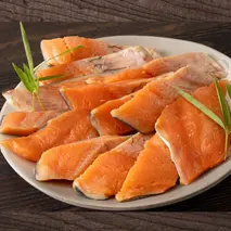 12-199 【年内発送12月15日入金まで】塩桜ます切身　たっぷり1kg within2025