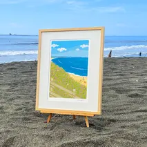 湘南・茅ヶ崎で描く、海を感じるイラストアート 『 湘南ランドスケープ08：海辺のハマダイコン 』 ジークレーアートフレーム （大/木地仕上げ） /絵画 風景 版画 
