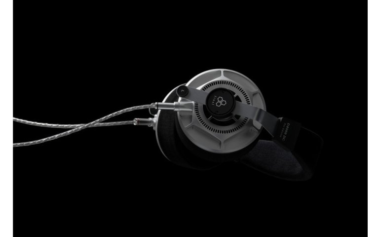 final D8000 平面磁界型 プロテクトケース シルバーコートケーブル