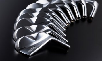 1057. HAYABUSA Iron＆ウェッジ JAPAN LIMITED 秩父 弐（5番相当26度～PW相当46度の6本、ウェッジ 52度、ウェッジ58度の計８本セット）ゴルフクラブ